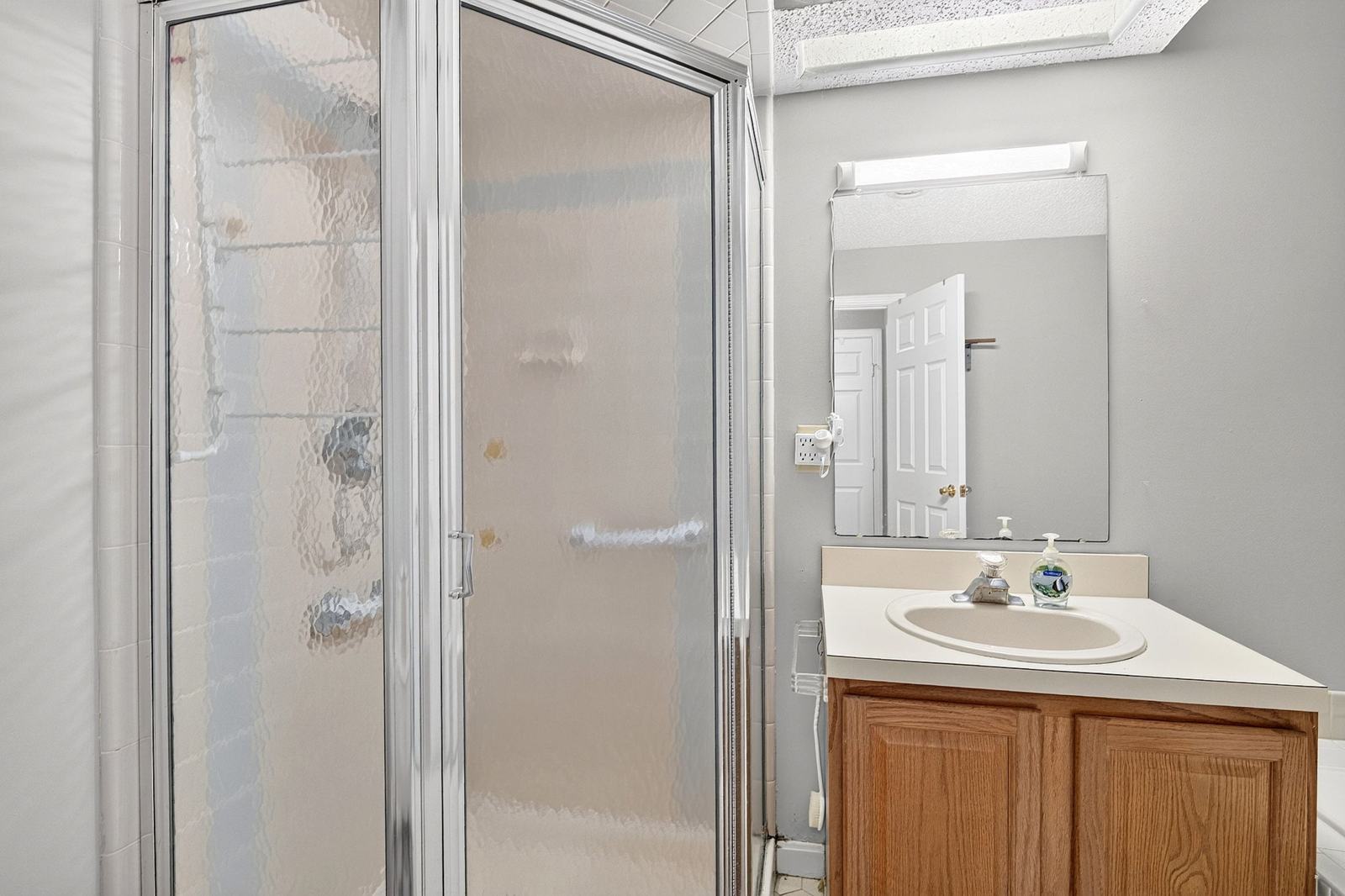 Second en-suite bath with a stall shower and vanity