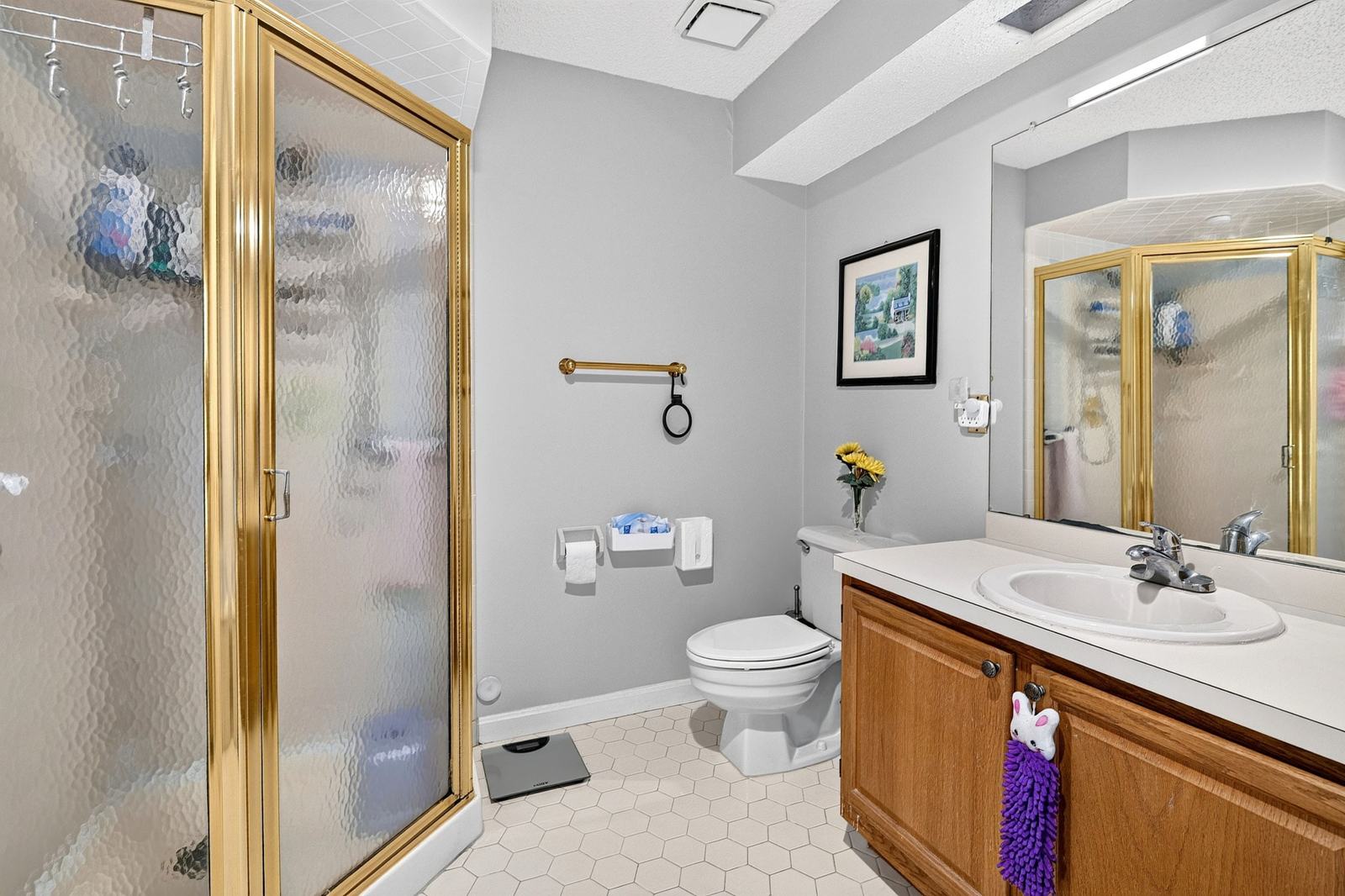 En-suite bath with a stall shower and vanity